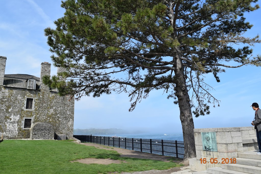 Old Fort Niagara Light, Youngstown, NY | Fort Niagara State Park, Scott Ave, Youngstown, NY 14174, USA | Phone: (716) 745-7611