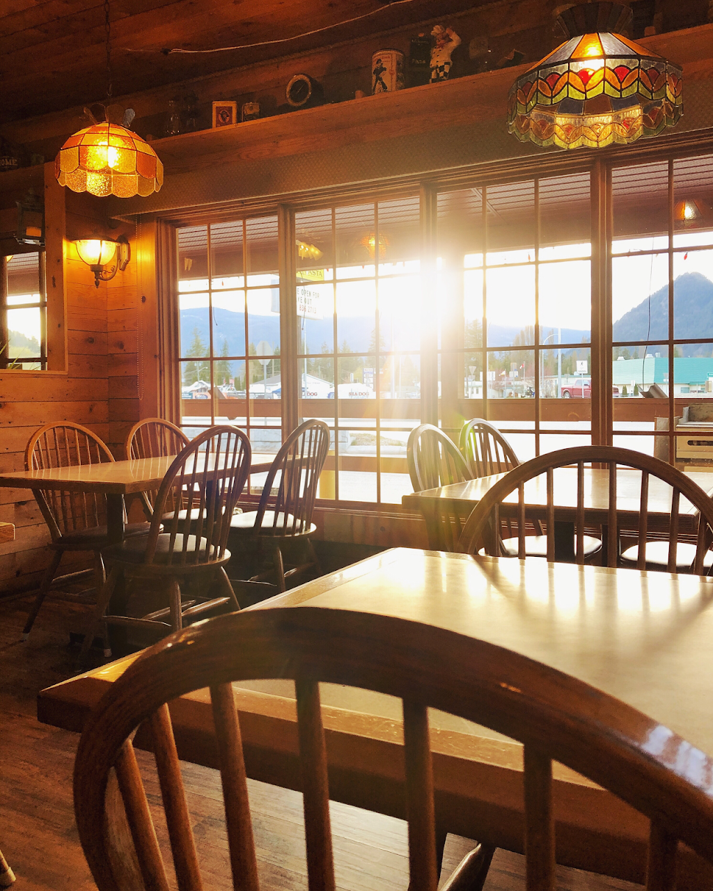 G&G Kitchen and Tap | 1221 Eagle Pass Way, Sicamous, BC V0E 2V0, Canada | Phone: (250) 836-2713