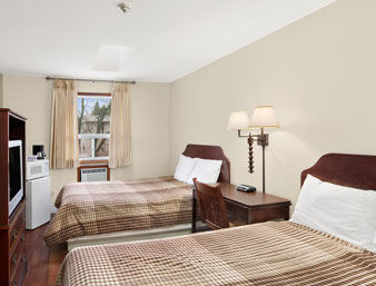 Kingsway Motel Oshawa | 695 King St E, Oshawa, ON L1H 1G8, Canada | Phone: (905) 436-1020