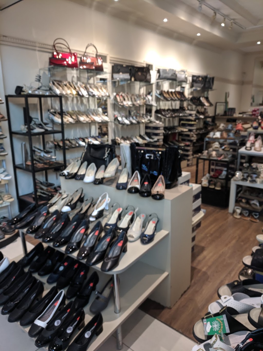 Star Shoes | 4141 Dixie Rd, Mississauga, ON L4W 1V5, Canada | Phone: (905) 282-9829