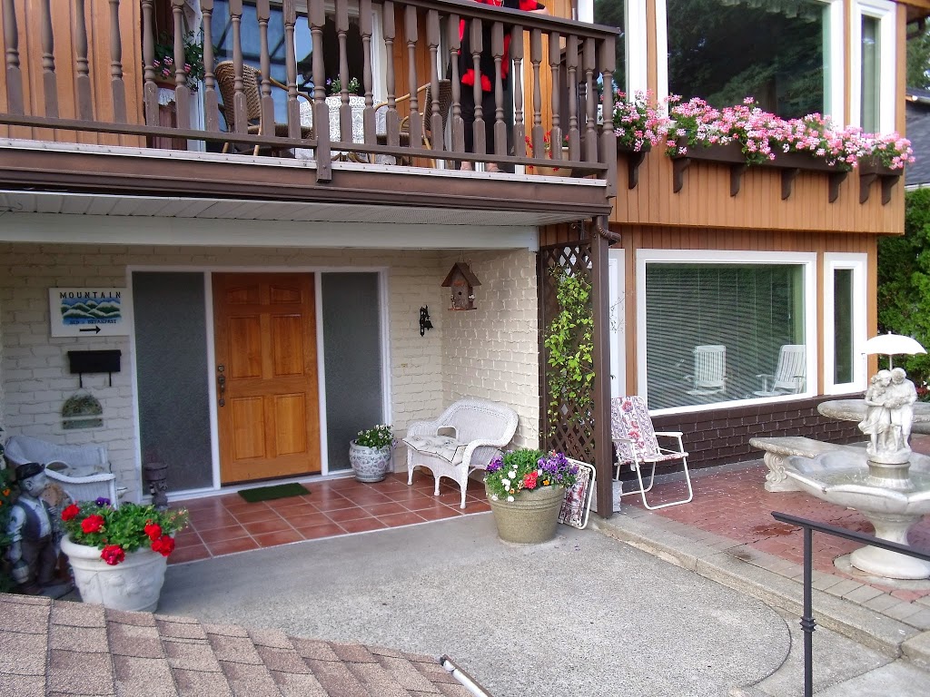 Mountain Bed & Breakfast | 258 Balmoral Rd E, North Vancouver, BC V7N 1R5, Canada | Phone: (604) 987-2725