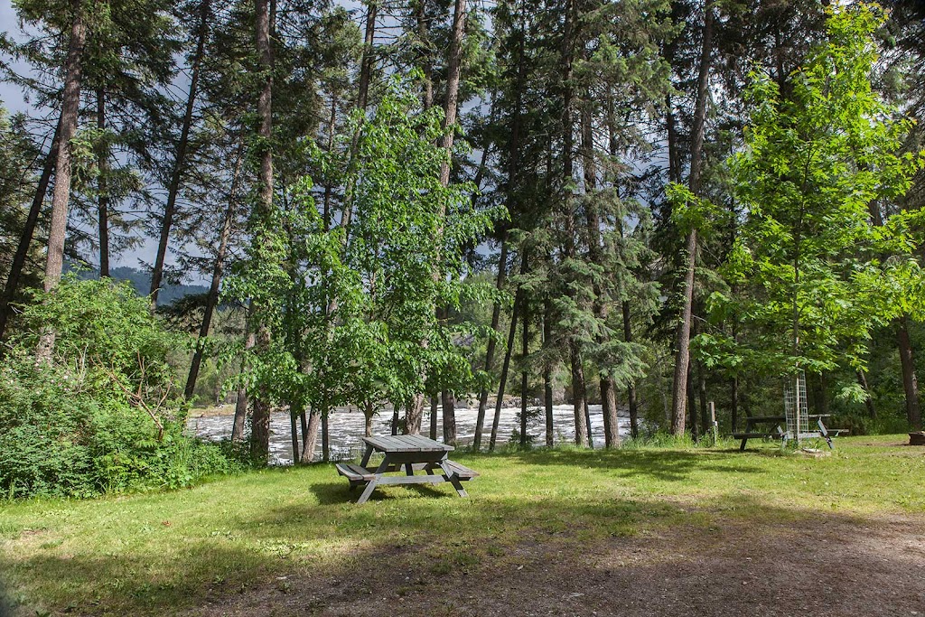 Cascade Cove RV Park and Campground | 1209 River Road, Christina Lake, PO Box 440, BC V0H 1E0, Canada | Phone: (250) 447-6662