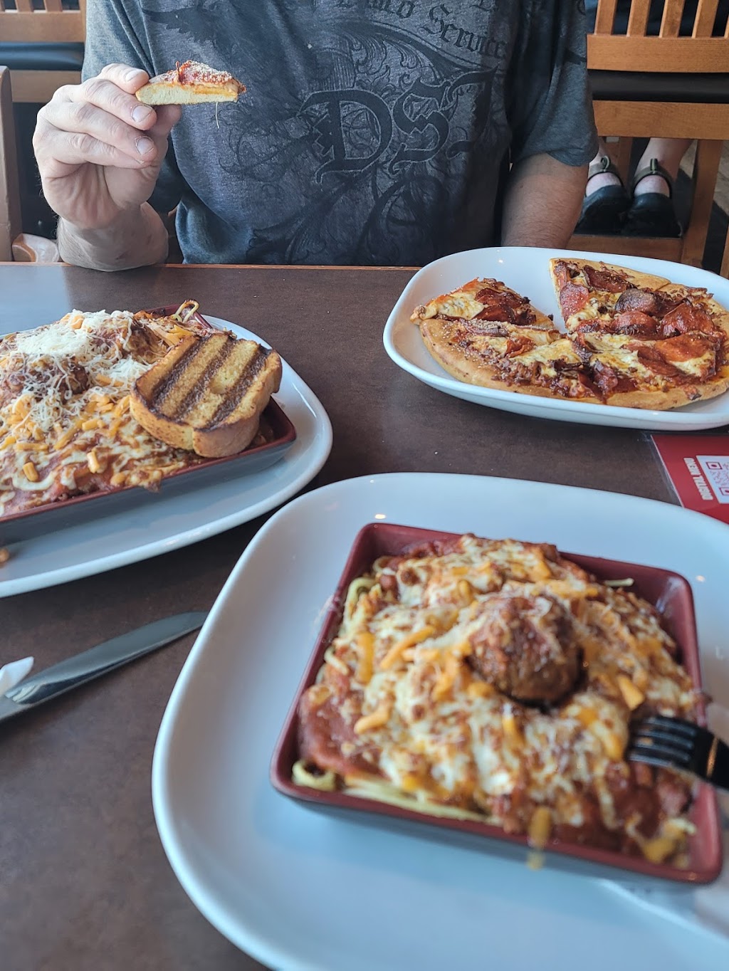 Boston Pizza | 32530 S Fraser Way, Abbotsford, BC V2T 1X5, Canada | Phone: (604) 859-3333