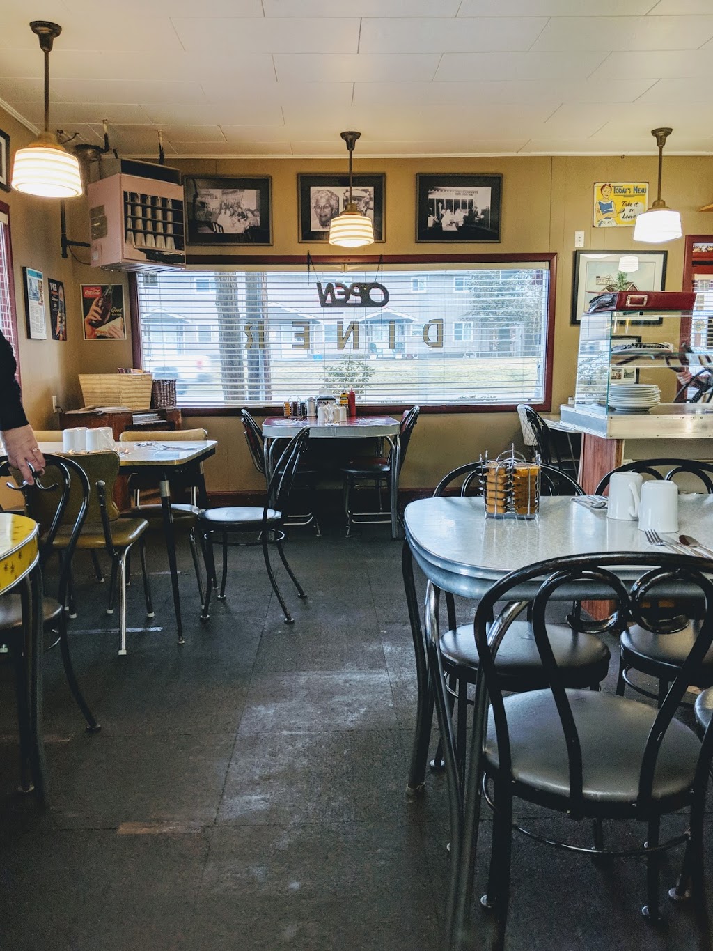 Hilltop Diner Cafe | 23904 Fraser Hwy, Langley City, BC V2Z 2K8, Canada | Phone: (604) 514-9424