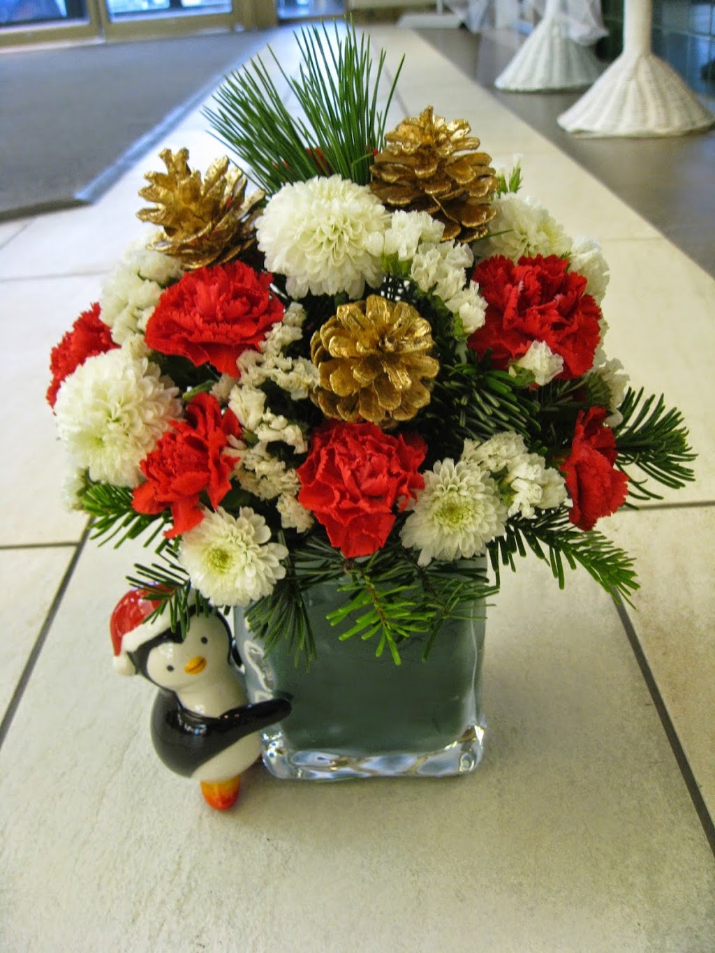 Bayshore Flowers | 100 Bayshore Dr, Nepean, ON K2B 8C1, Canada | Phone: (613) 828-6633