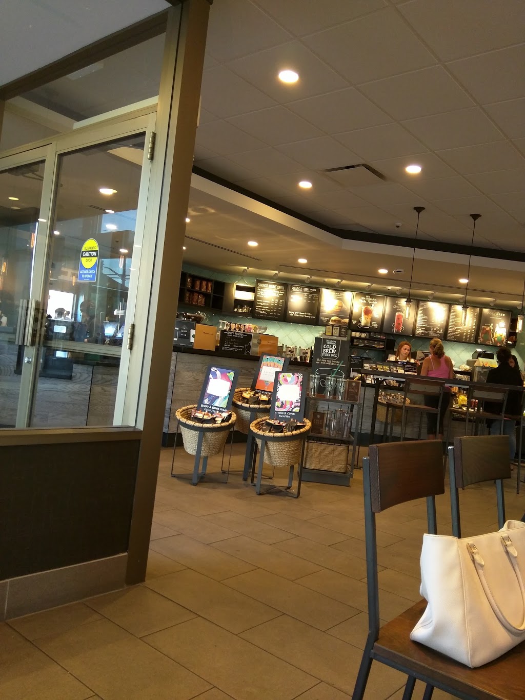 Starbucks | 11108 Yonge St, Richmond Hill, ON L4C 0M6, Canada | Phone: (800) 782-7282