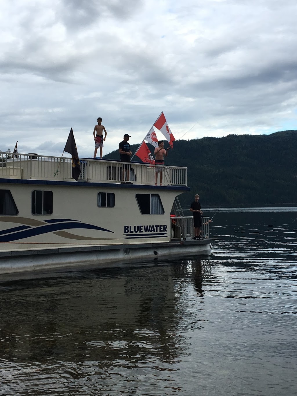 Bluewater House Boat Vacations | 110 Weddup St, Sicamous, BC V0E 2V1, Canada | Phone: (250) 836-2255