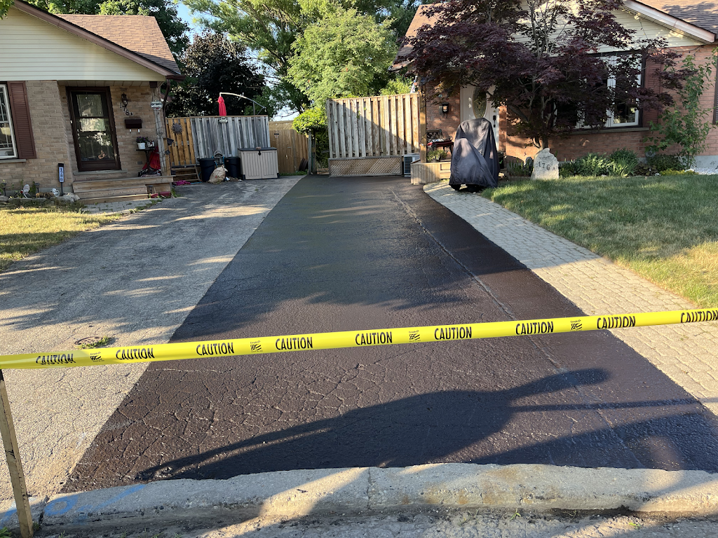 Blackworx Asphalt Maintenance Inc. | 114 Highland Park, Cambridge, ON N3H 3H4, Canada | Phone: (226) 929-3709