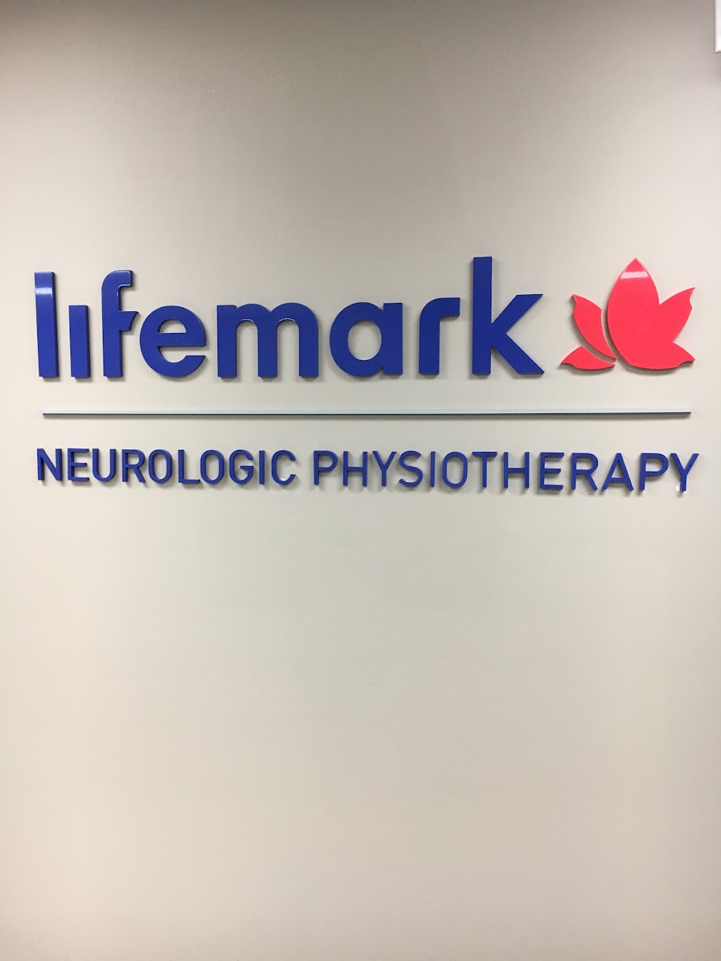 Lifemark Neurologic Physiotherapy St-Laurent | 2255 St. Laurent Blvd #120, Ottawa, ON K1G 4K3, Canada | Phone: (613) 454-0121