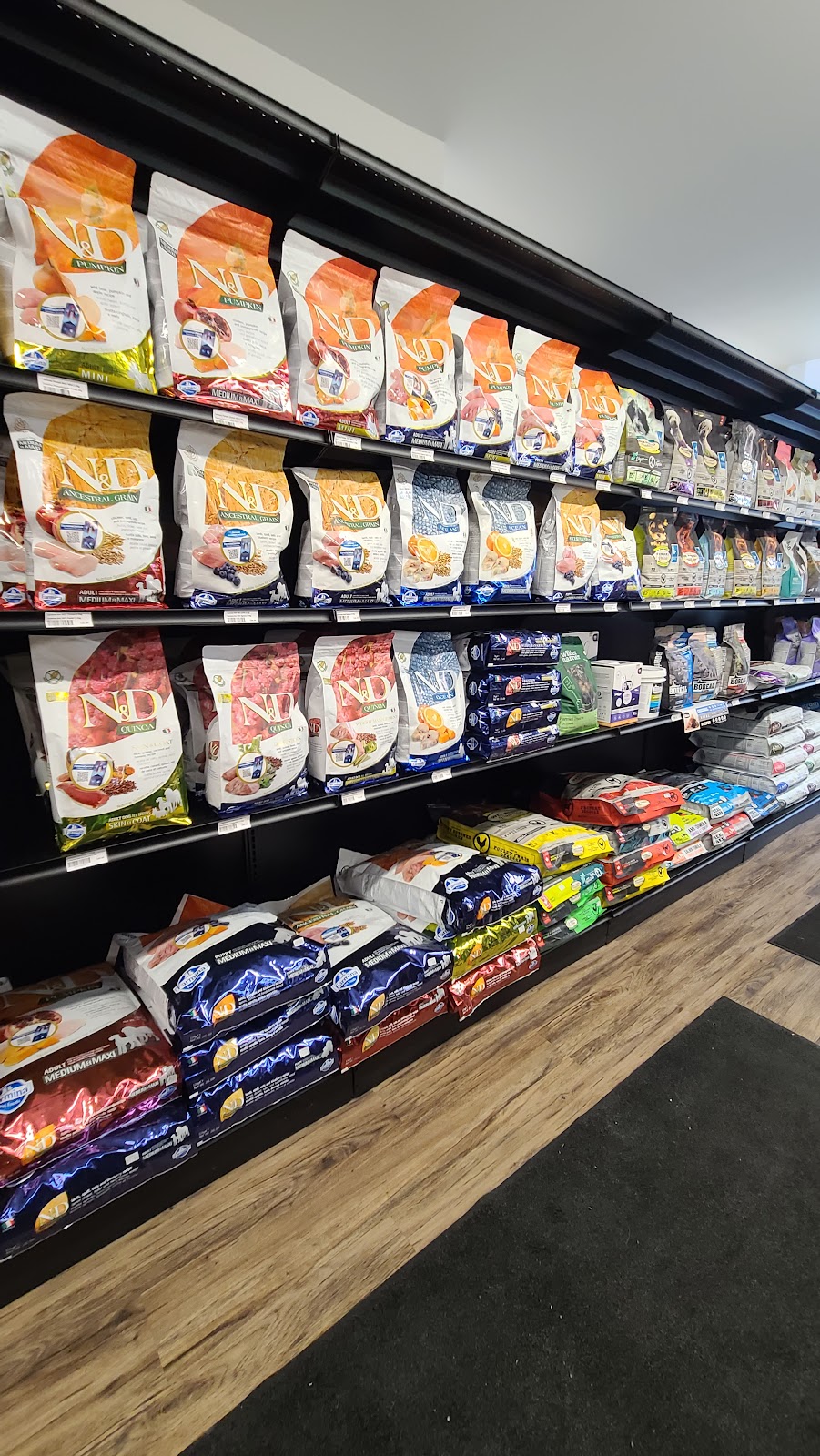 Pitou Minou & Compagnons - Global Pet Foods Westmount | 4498 Sainte-Catherine O, Westmount, QC H3Z 1R7, Canada | Phone: (514) 394-1114