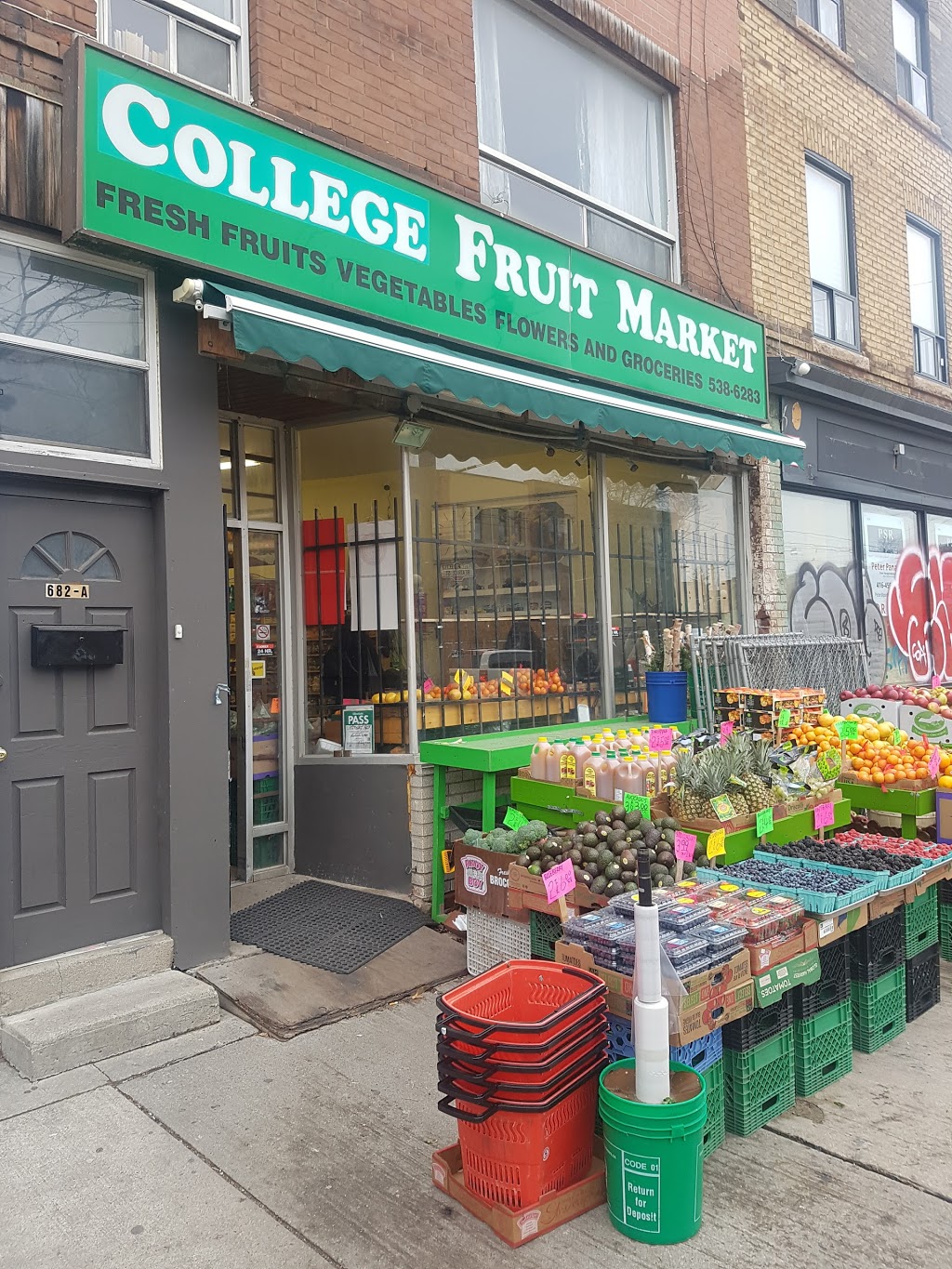 College Fruit Market | 682 College St, Toronto, ON M6G 1C1, Canada | Phone: (416) 538-6283