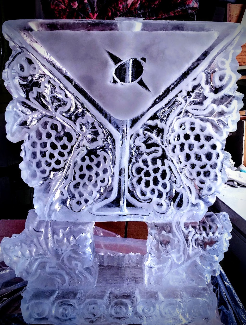 Ice Sculptures By Ross Navarro | 6670 Wills St, Niagara Falls, ON L2J 1Y3, Canada | Phone: (905) 371-2712