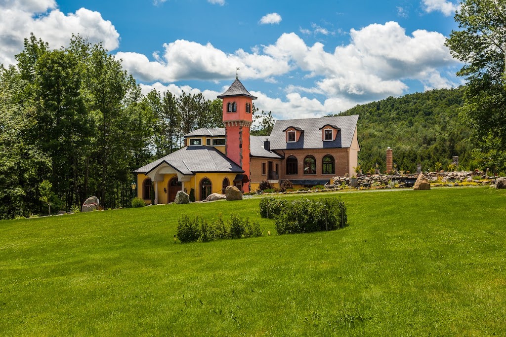 Vignoble Chapelle Ste Agnès Vineyard | 2565 Route Scenic, Sutton, QC J0E 2K0, Canada | Phone: (450) 538-0303