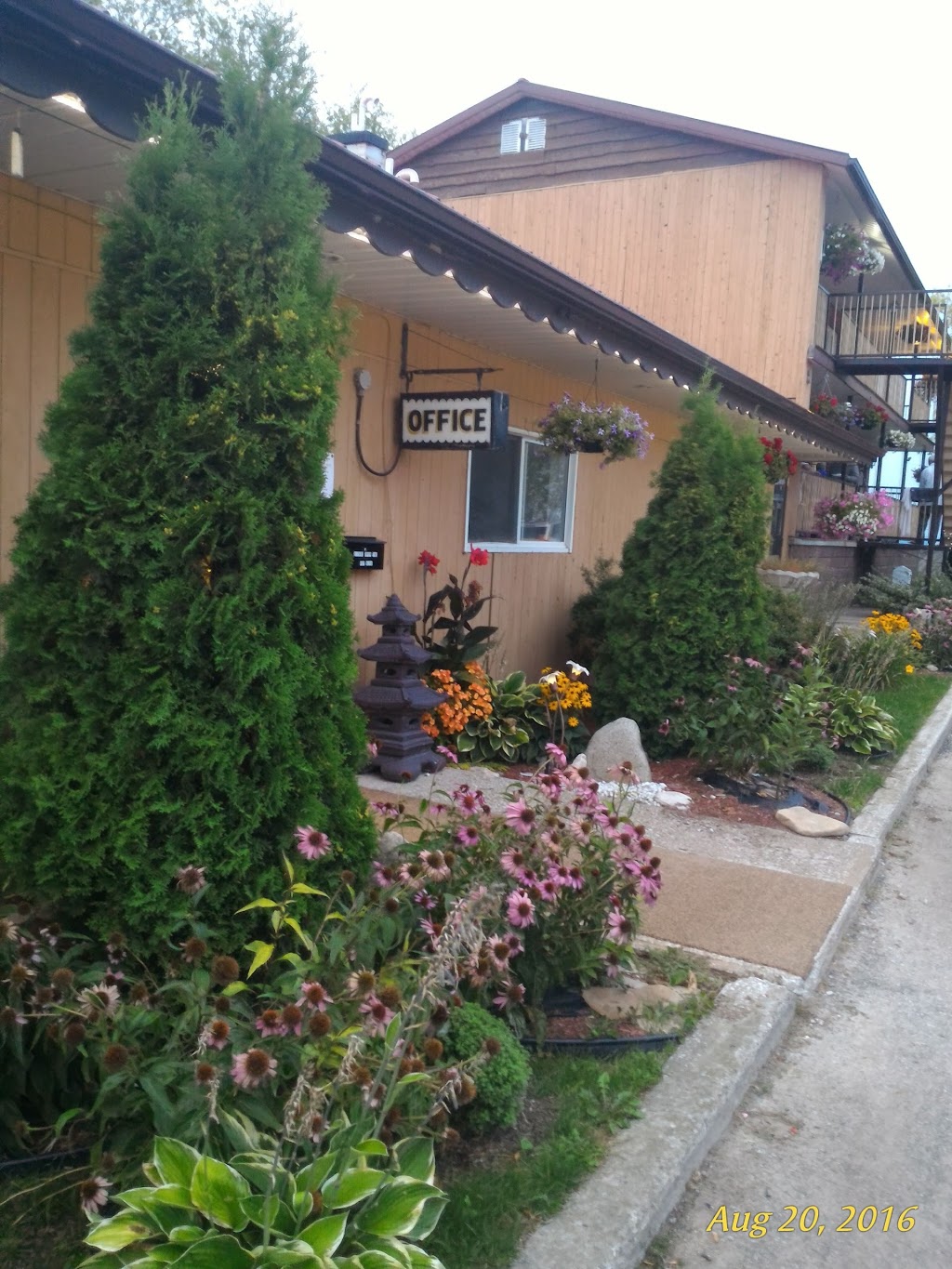 Hawberry Motel | 36 Meredith St E, Little Current, ON P0P 1K0, Canada | Phone: (705) 368-3388