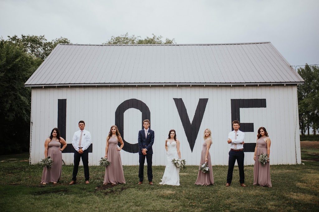 Prairie Homestead Weddings | Box 566, Altona, MB R0G 0B0, Canada | Phone: (204) 304-0796