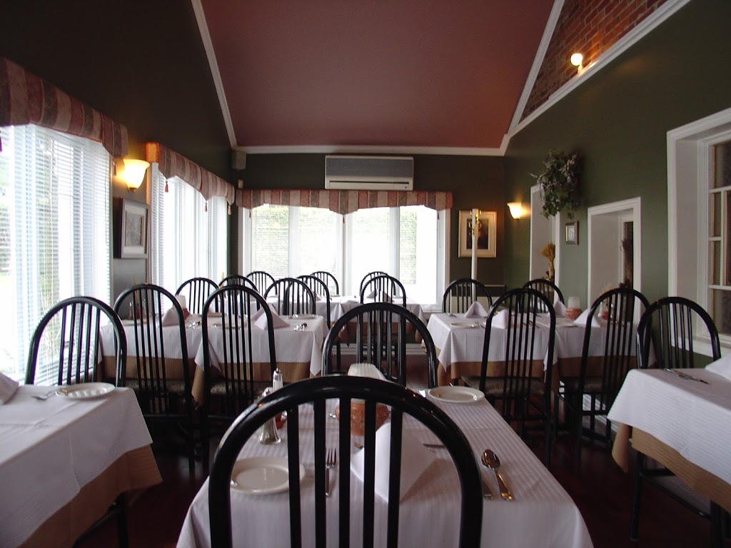 Restaurant Il Castello De Sweetsburg Inc | 512 Rue Principale, Cowansville, QC J2K 1J7, Canada | Phone: (450) 263-8772