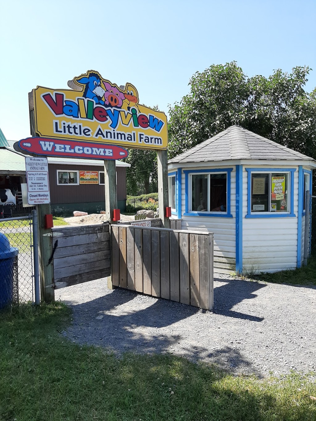 Valleyview Little Animal Farm | 4750 Fallowfield Rd, Nepean, ON K2J 4S4, Canada | Phone: (613) 591-1126