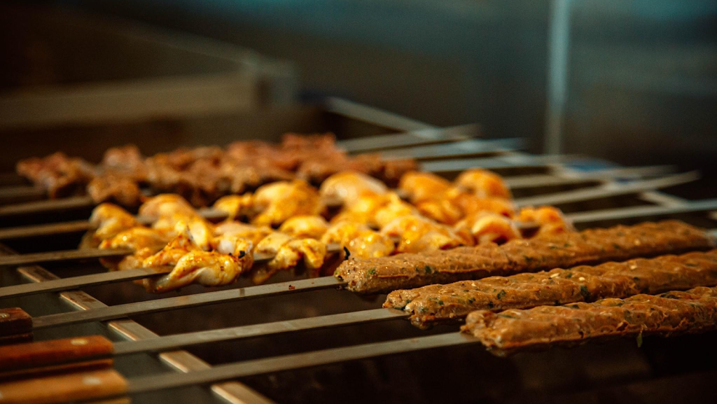 Avis Kabob and Shawarma | 15566 McIvor Blvd SE #103, Calgary, AB T2Z 4Y2, Canada | Phone: (403) 257-5600