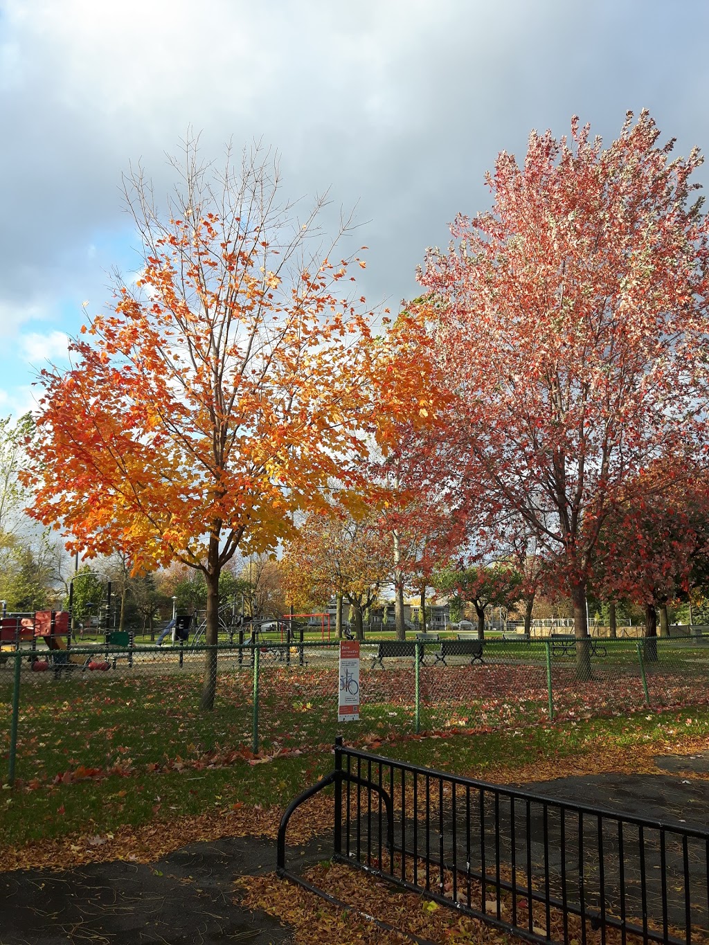 Park Louisbourg | 5455 Rue de Louisbourg, Montréal, QC H4J 1K8, Canada