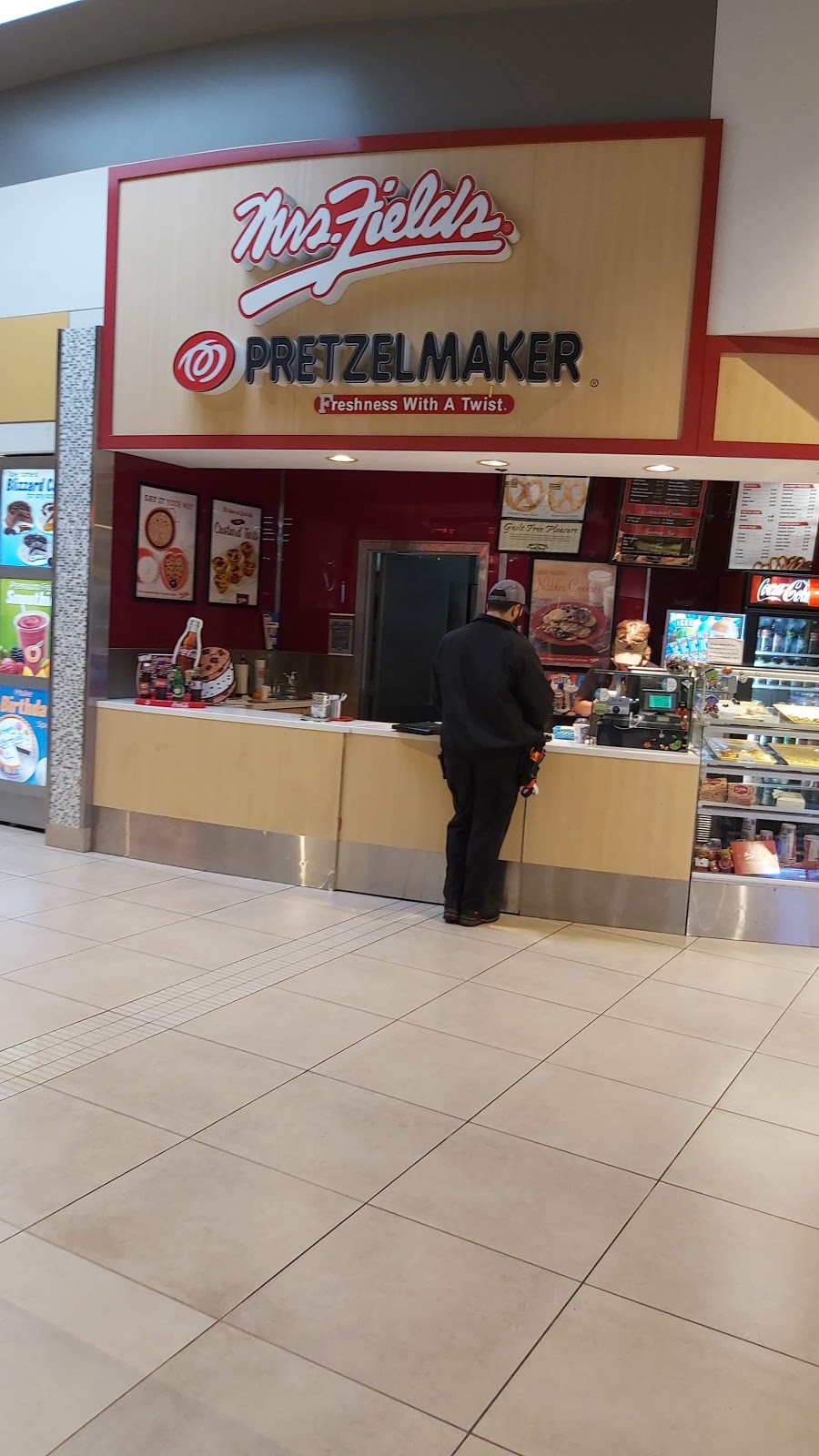 Pretzelmaker | 221 Glendale Ave, St. Catharines, ON L2T 2K9, Canada | Phone: (905) 704-1493