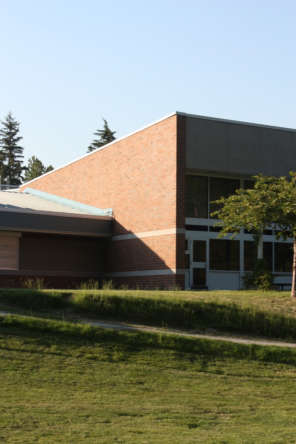 Brackendale Elementary School | 42000 Government Rd, Brackendale, BC V0N 1H0, Canada | Phone: (604) 898-3651