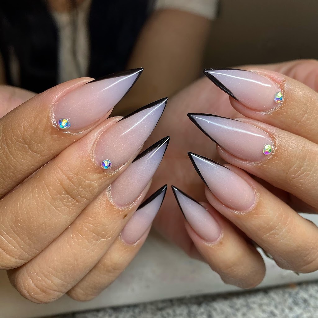 Super Ten Nails | 2530 Third Line, Oakville, ON L6M 0G8, Canada | Phone: (905) 825-9995