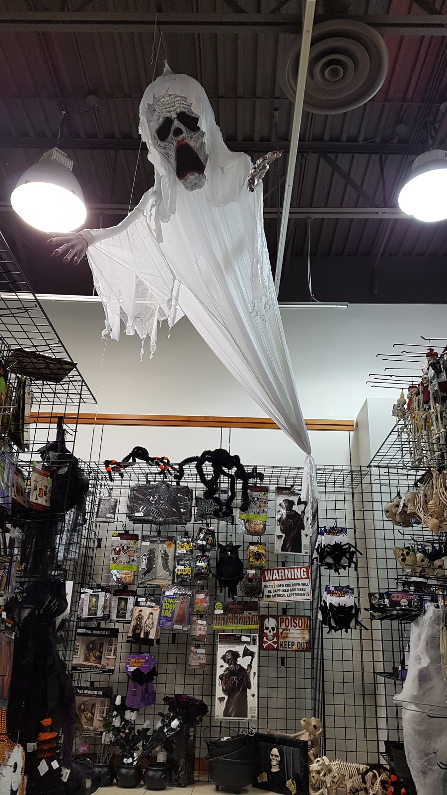 Halloween Expert | 1485 Avenue Jules-Verne local e4, Québec, QC G2G 2R5, Canada | Phone: (418) 872-9992