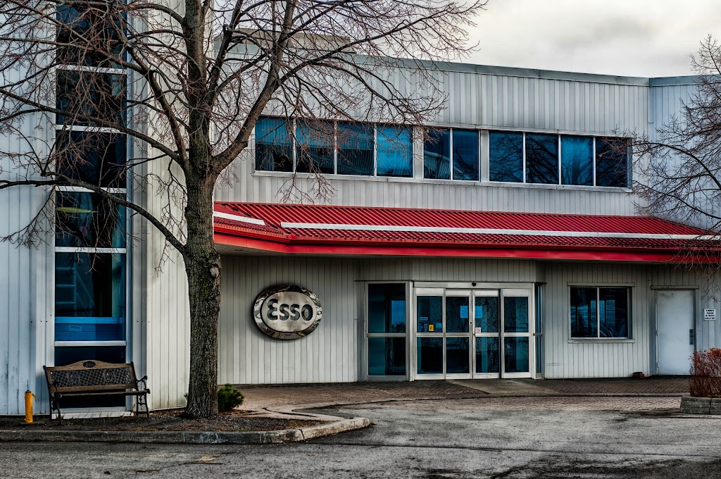 ESSO Avitat Ottawa | 350 Comet Private, Ottawa, ON K1V 9B4, Canada | Phone: (613) 739-3776