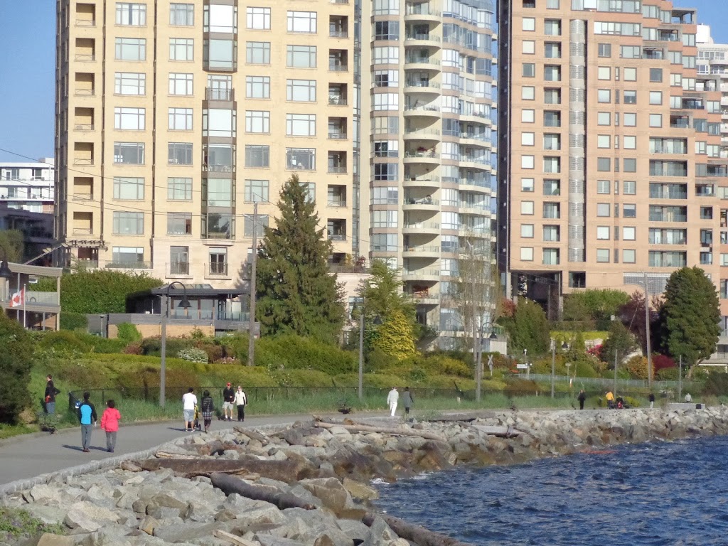 West Vancouver Centennial Seawalk | 2240 Bellevue Ave, West Vancouver, BC V7V 1C6, Canada