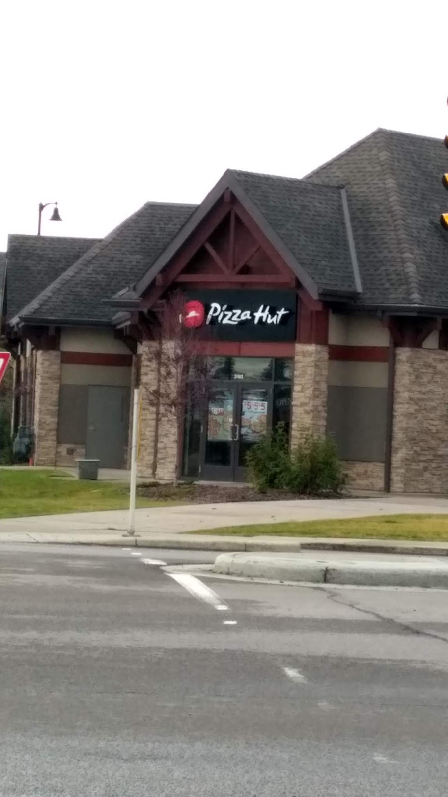 Pizza Hut | 55 Skyview Ranch Rd, Calgary, AB T3N 0E4, Canada | Phone: (403) 310-1010