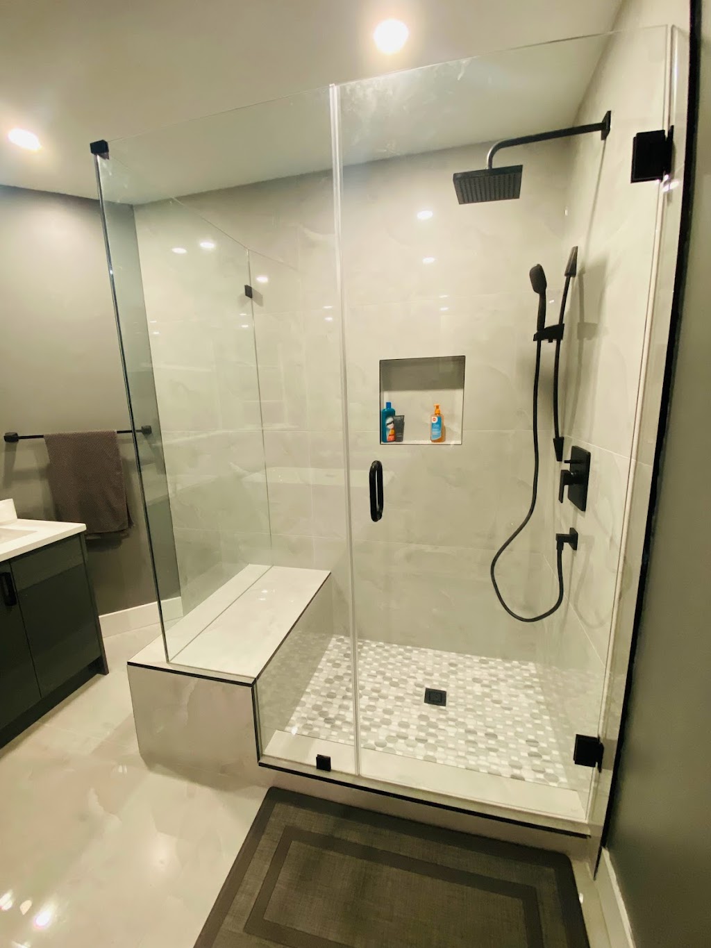 Asian glass and showers doors ltd | 5867 129 St, Surrey, BC V3X 0J4, Canada | Phone: (778) 681-0111