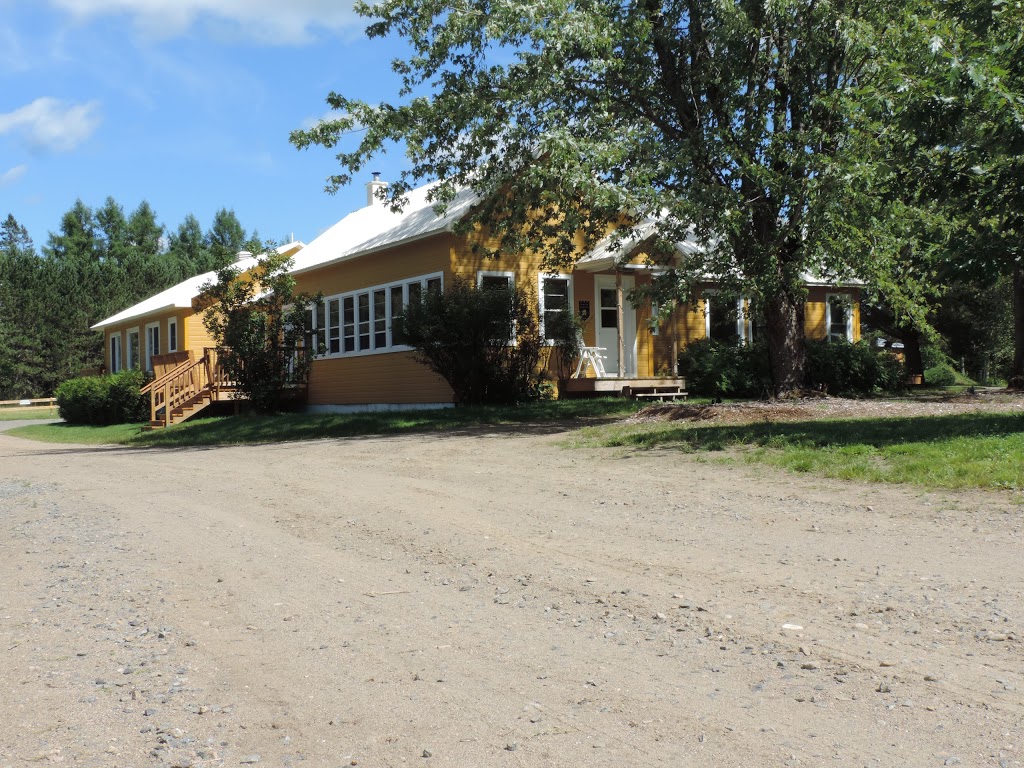 Domaine Lac Labbé | 798 Rue du Lac-Labbé, Rivière-à-Pierre, QC G0A 3A0, Canada | Phone: (418) 323-1223