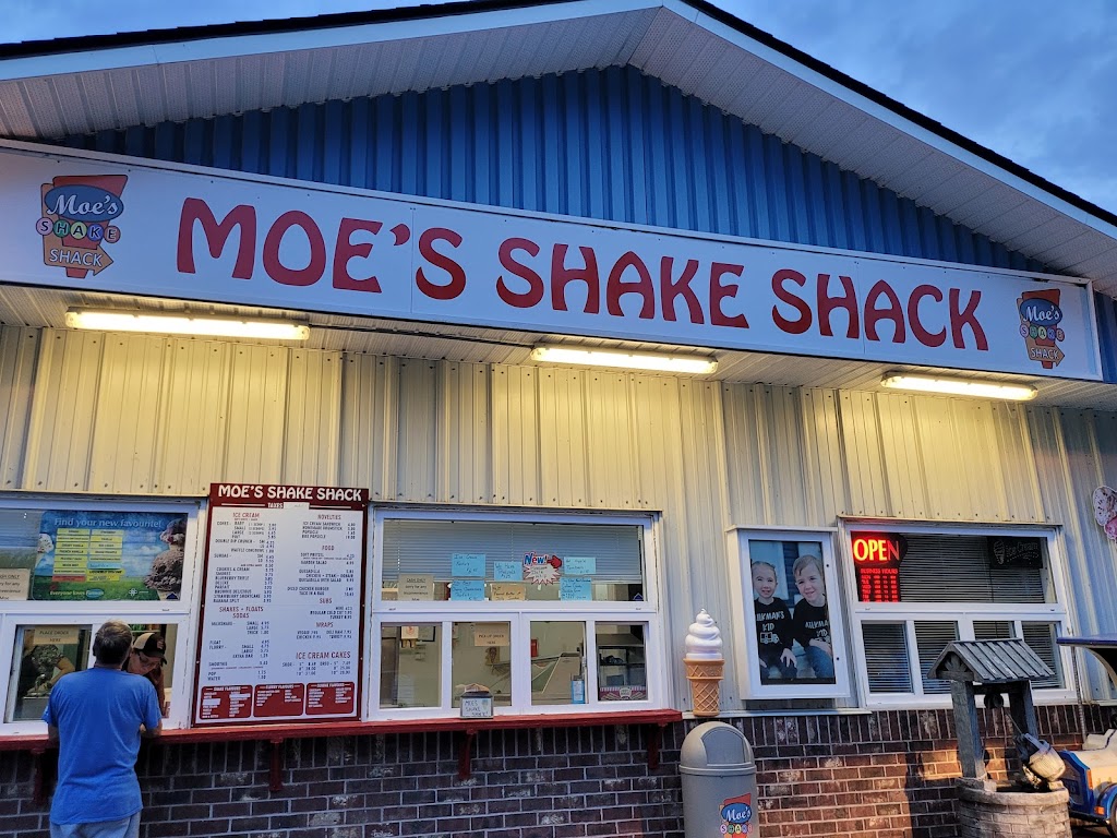 Moes Shake Shack | 138 King St, Shelburne, NS B0T 1W0, Canada | Phone: (902) 875-3283