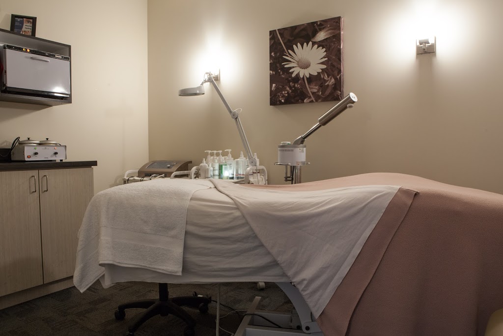 Hand & Stone Massage and Facial Spa – Aurora | 15480 Bayview Ave, Aurora, ON L4G 7J1, Canada | Phone: (905) 726-9900