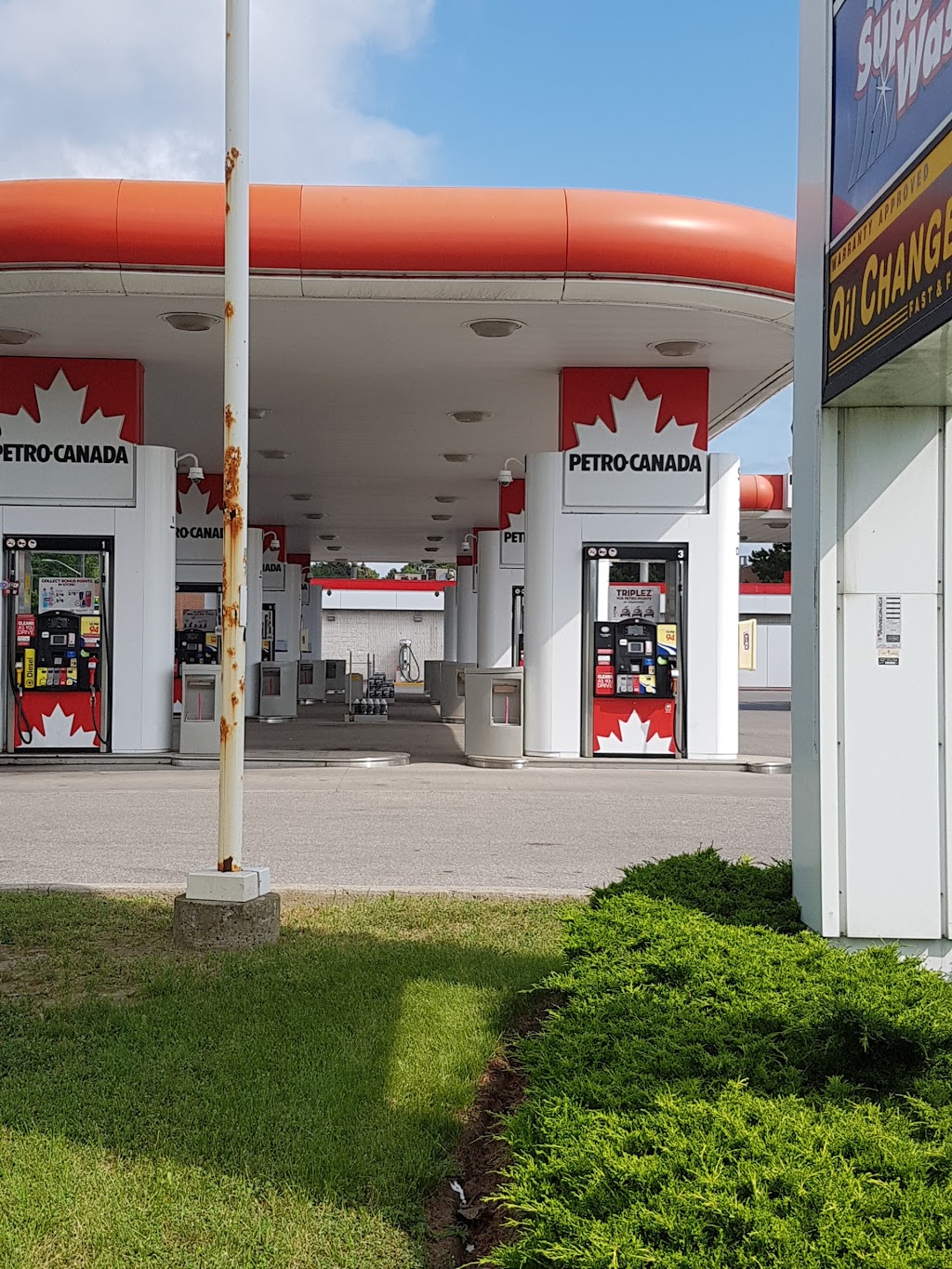 Petro-Canada | 1602 Dundas St E, Whitby, ON L1N 3K5, Canada | Phone: (905) 721-0877