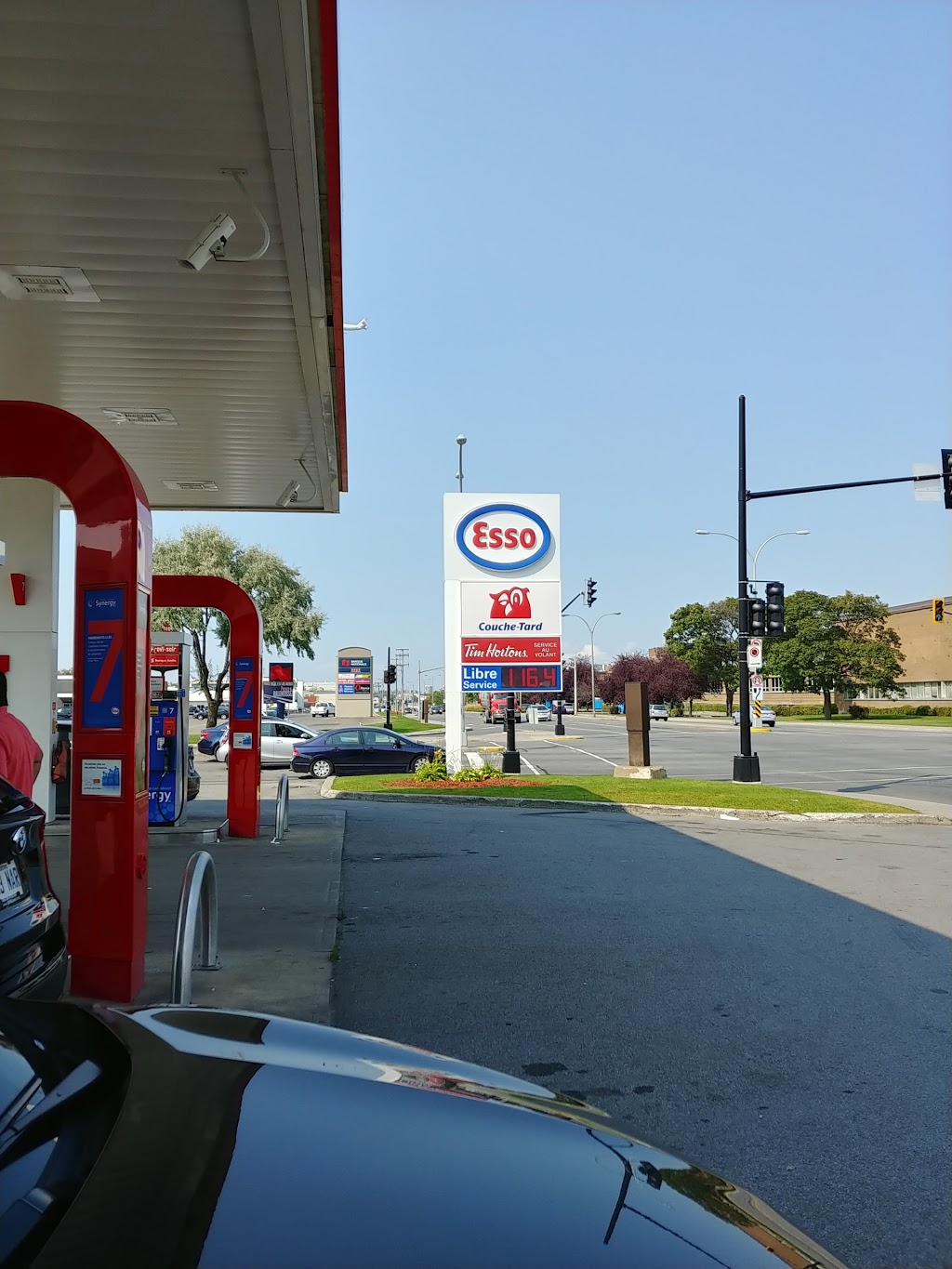 Esso | 950 Boulevard Marcel-Laurin, Saint-Laurent, QC H4M 2N2, Canada | Phone: (514) 332-3393