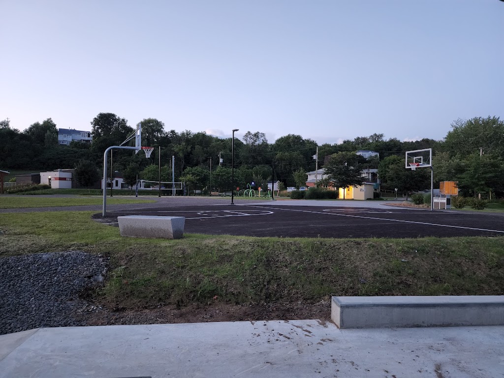 Skatepark Pumptrack Neuville by Velosolutions | 230 Rue du Père Rhéaume, Neuville, QC G0A 2R0, Canada | Phone: (418) 876-2280