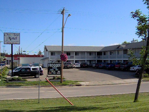 Chez-Nous Motel | 9938 100th Ave, Plamondon, AB T0A 2T0, Canada | Phone: (780) 798-2011