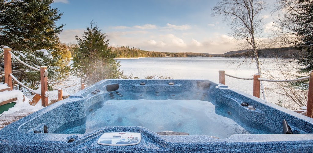 Les bains du lac Marie-Louise | 211 Chem. Marie Louise, Lac-Saint-Paul, QC J0W 1K0, Canada | Phone: (819) 587-4275