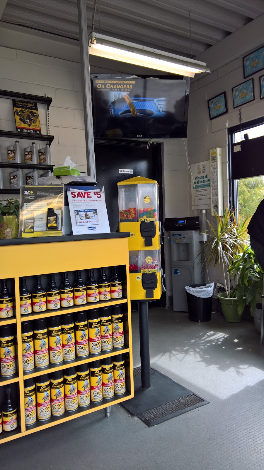 Oil Changers | 1457 Woodroffe Ave, Nepean, ON K2G 1W1, Canada | Phone: (613) 274-7999