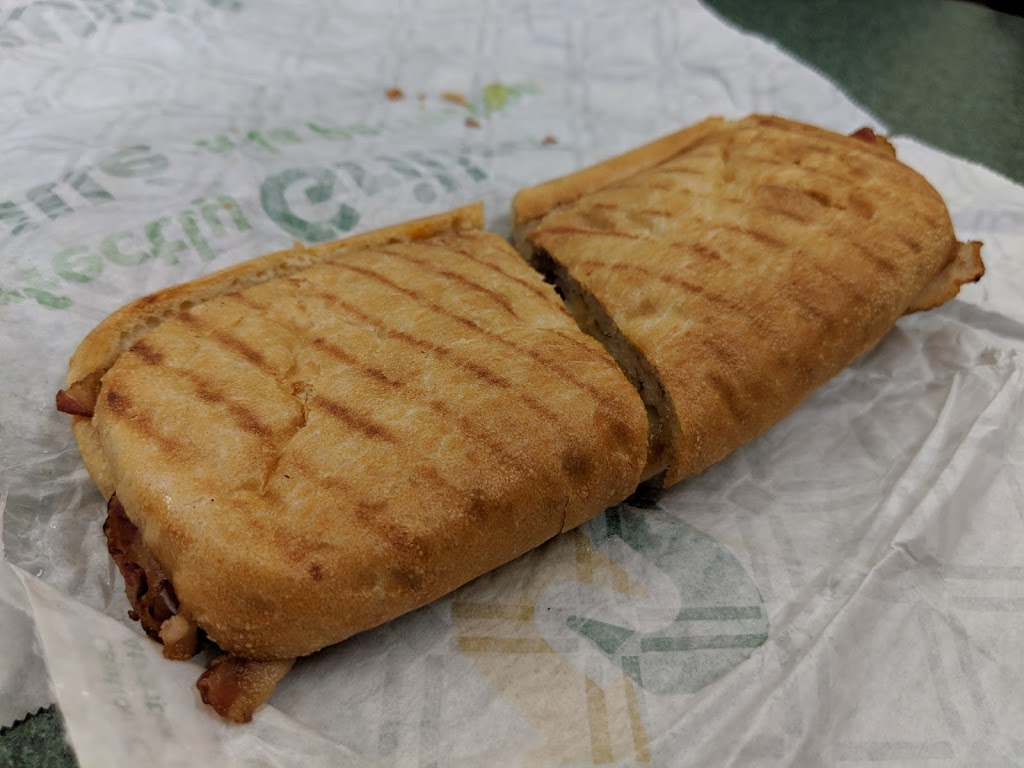 Subway | 90 Courtneypark Dr E, Mississauga, ON L5T 1S5, Canada | Phone: (905) 795-1617