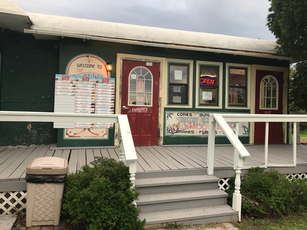 Trolley Ice Cream | 8355 NY-3, Henderson, NY 13650, USA | Phone: (315) 783-6009