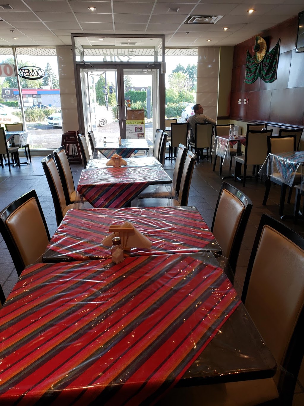 M. Burrito | 3211 Chemin de Chambly, Longueuil, QC J4L 1N3, Canada | Phone: (450) 999-0200