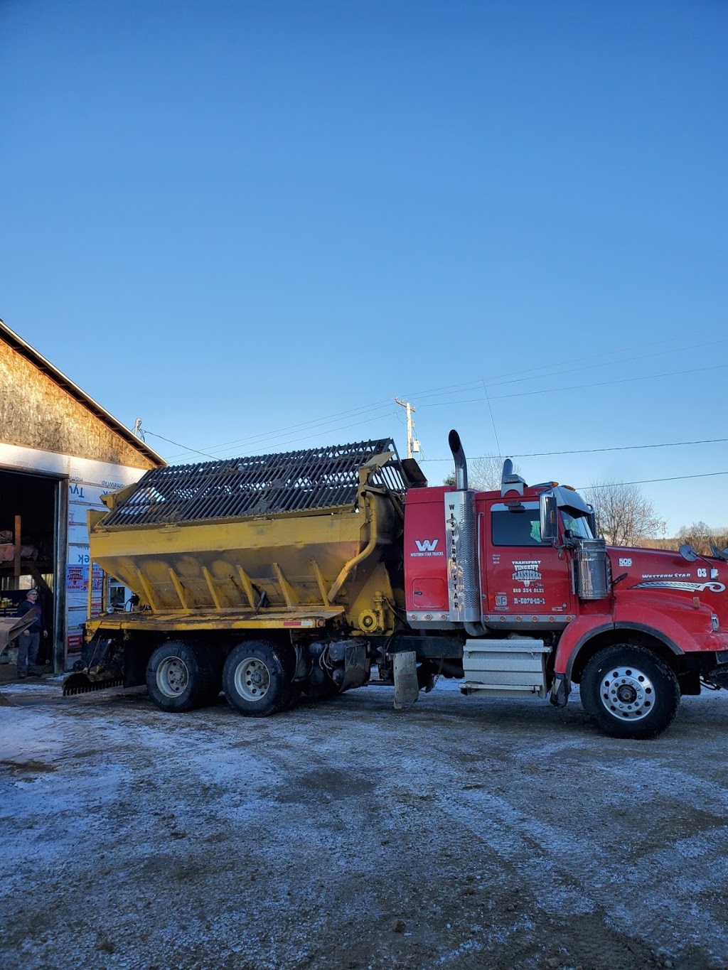 Transport Vincent Flansberry et Filles | 44 Chemin des Eaux, Egan-Sud, QC J9E 3A9, Canada | Phone: (819) 334-0121