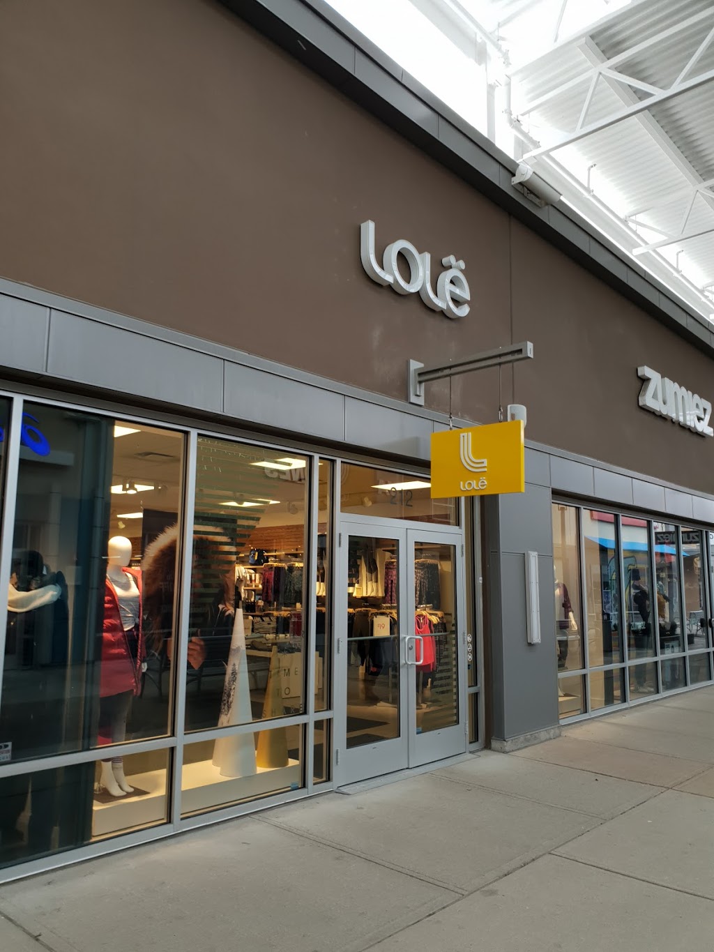 Lolë | L7G0J1, 13850 Steeles Ave, Halton Hills, ON L0P, Canada | Phone: (905) 864-9559