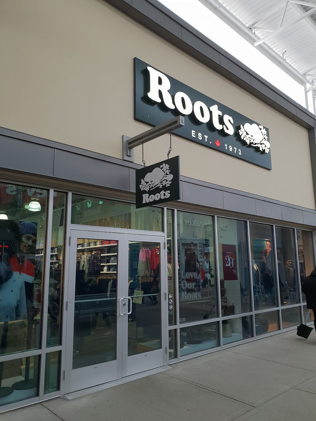 Roots | 13850 Steeles Ave Unit # 751, Halton Hills, ON L7G 0J1, Canada | Phone: (289) 851-4000