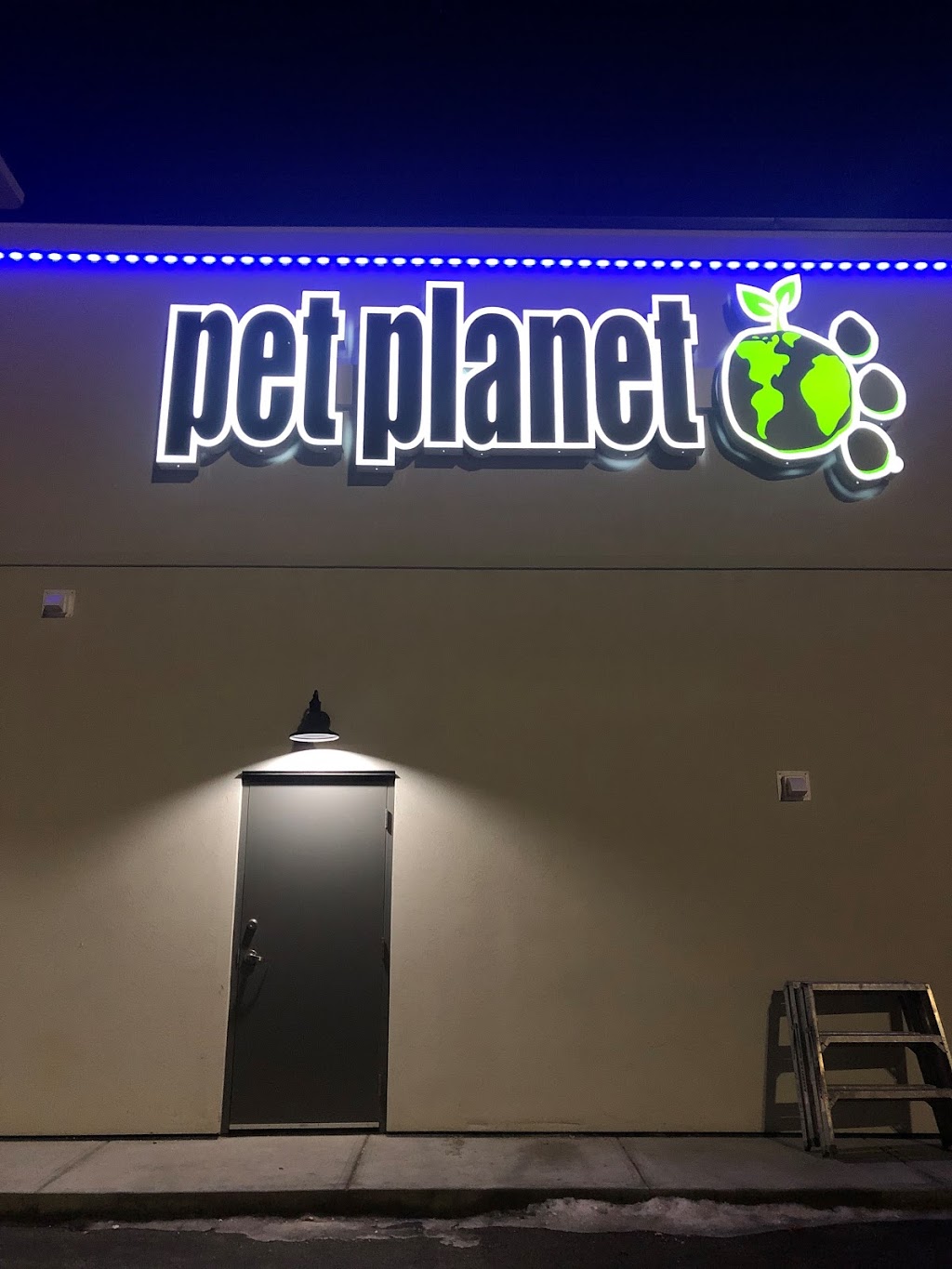 Pet Planet Gasoline Alley | 179 Leva Ave Unit 102B, Red Deer, AB T4E 0A5, Canada | Phone: (403) 986-3994