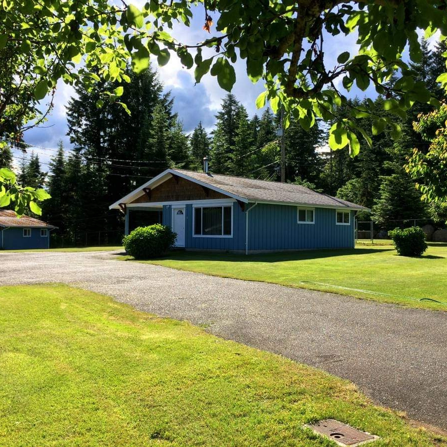 Salty Breeze Cottages at Stories Beach | 4078 S Island Hwy, Campbell River, BC V9H 1B5, Canada | Phone: (604) 897-3932