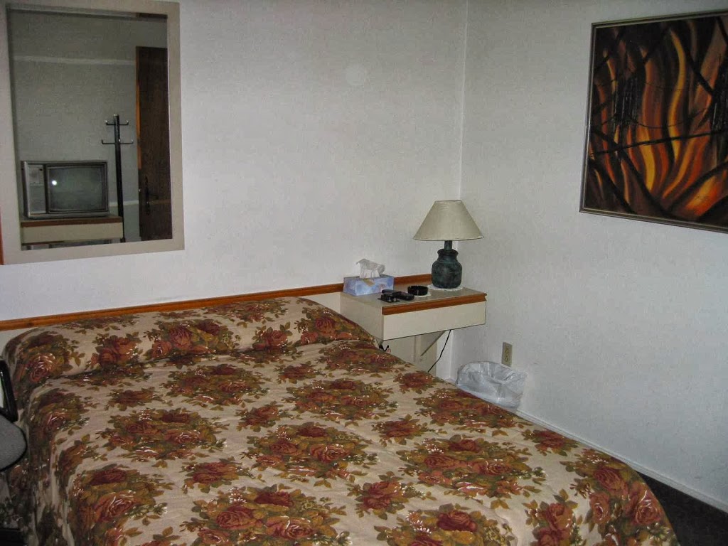 Motel Au Pied Du Nord | 2222 Boulevard du Curé-Labelle, Saint-Jérôme, QC J7Y 1T5, Canada | Phone: (450) 431-0519