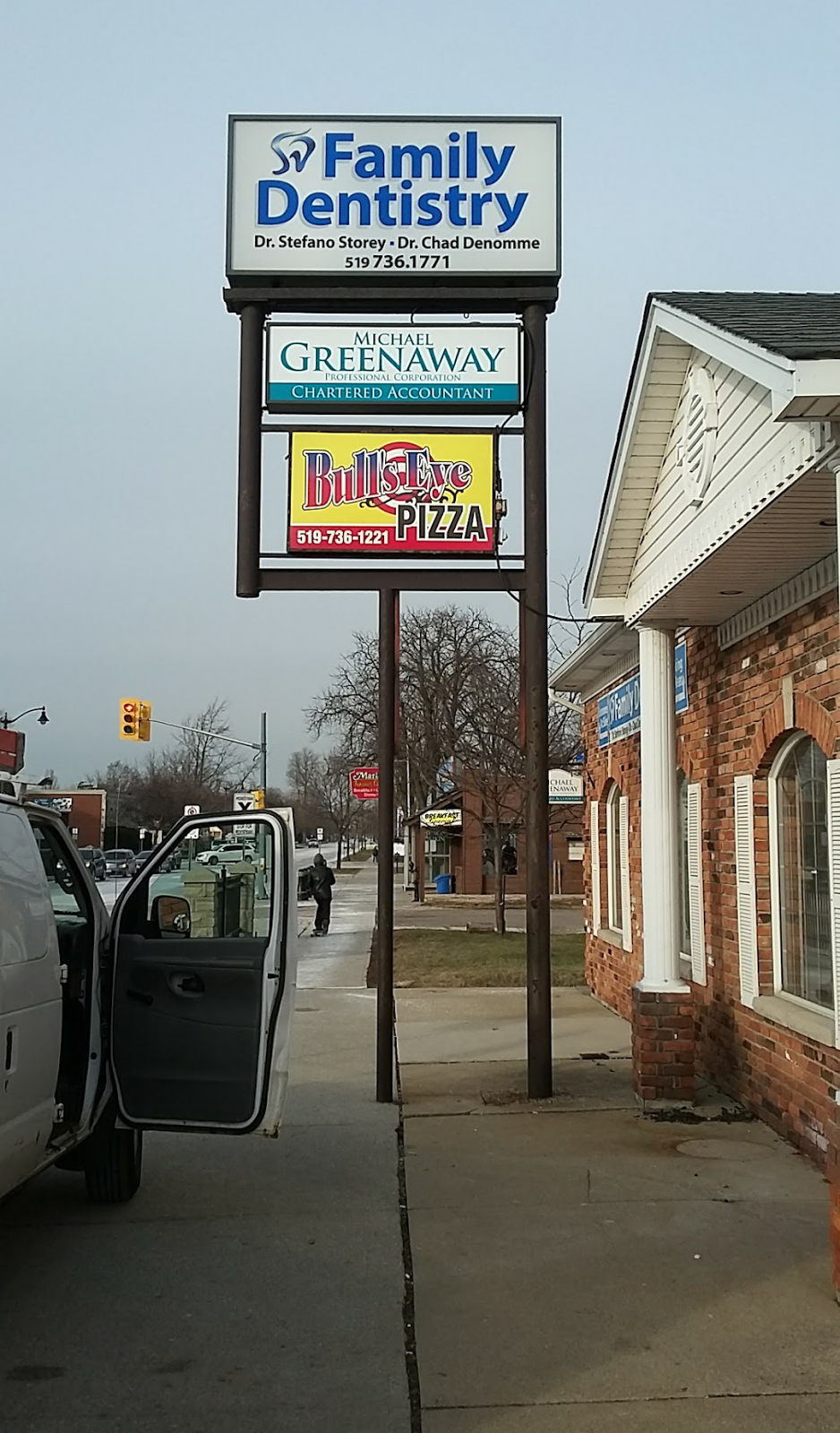 Bulls Eye Pizza Amherstburg | 139 Sandwich St S, Amherstburg, ON N9V 1Z9, Canada | Phone: (519) 736-1221